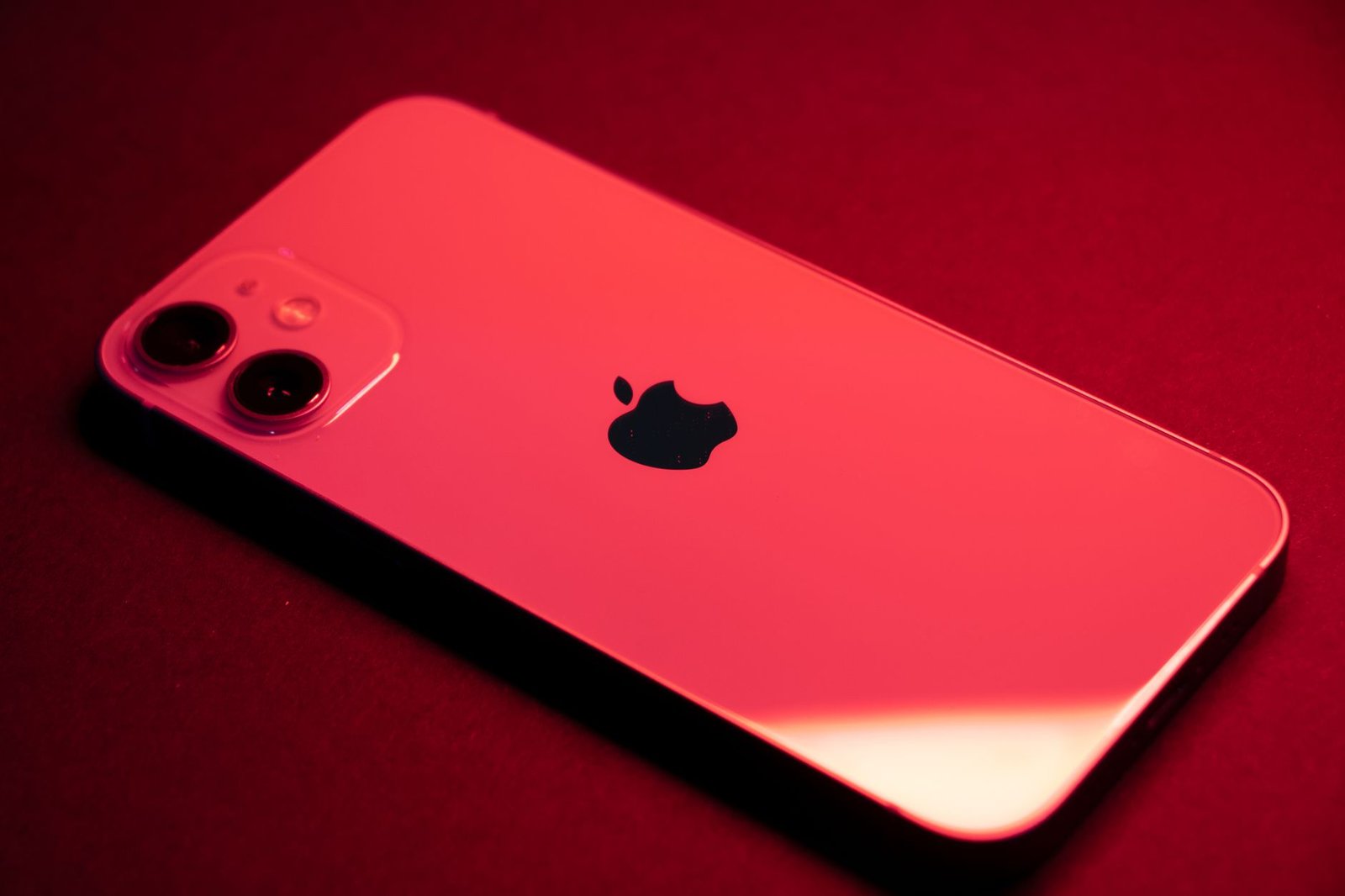 iPhone dark red color design